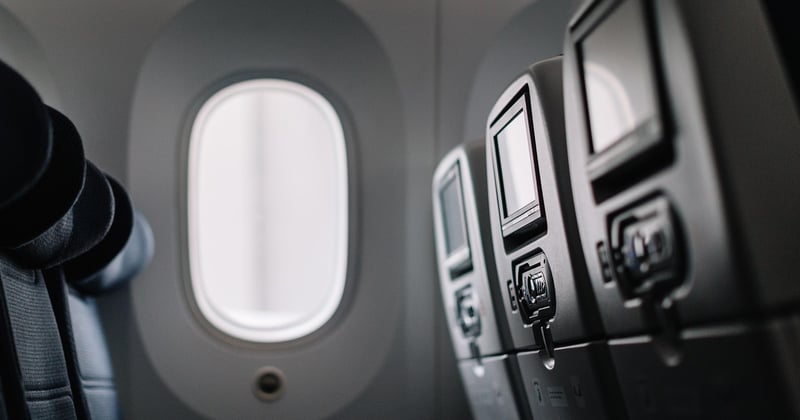 Comment réduire l'impact carbone de ses voyages en avion sans renoncer à partir